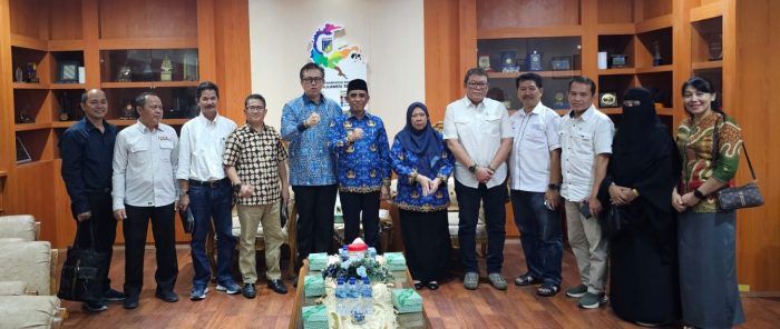 Ketua DPD APINDO Sulteng, Wijaya Chandra saat beraudiens dengan Gubernur Sulteng Anwar Hafid, Kamis (17/4/2025).(Foto : Humas Pemprov Sulteng)