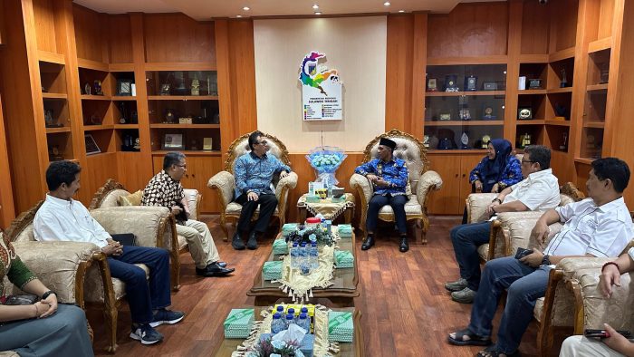 Ketua DPD APINDO Sulteng, Wijaya Chandra saat beraudiens dengan Gubernur Sulteng Anwar Hafid, Kamis (17/4/2025).(Foto : Humas Pemprov Sulteng)